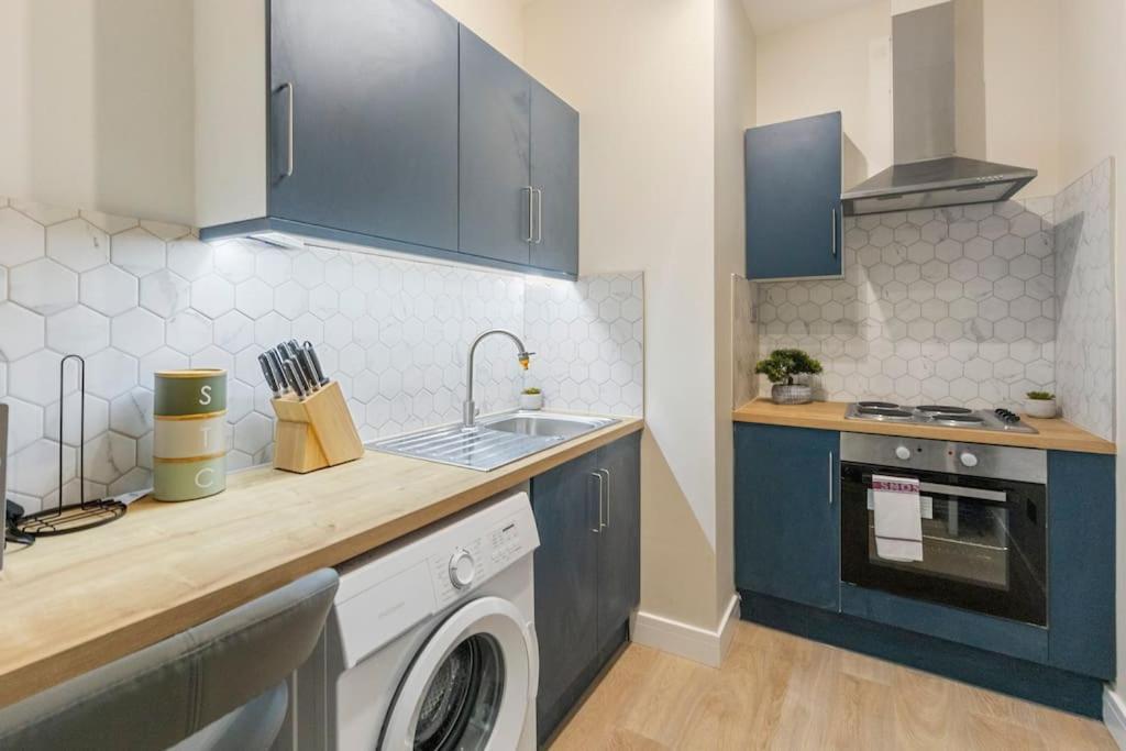 74 Graham Road - Basement Londres