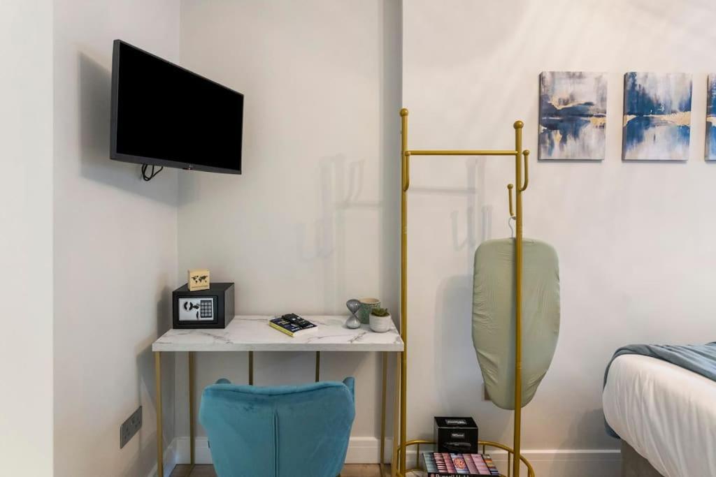 74 Graham Road - Basement Londres